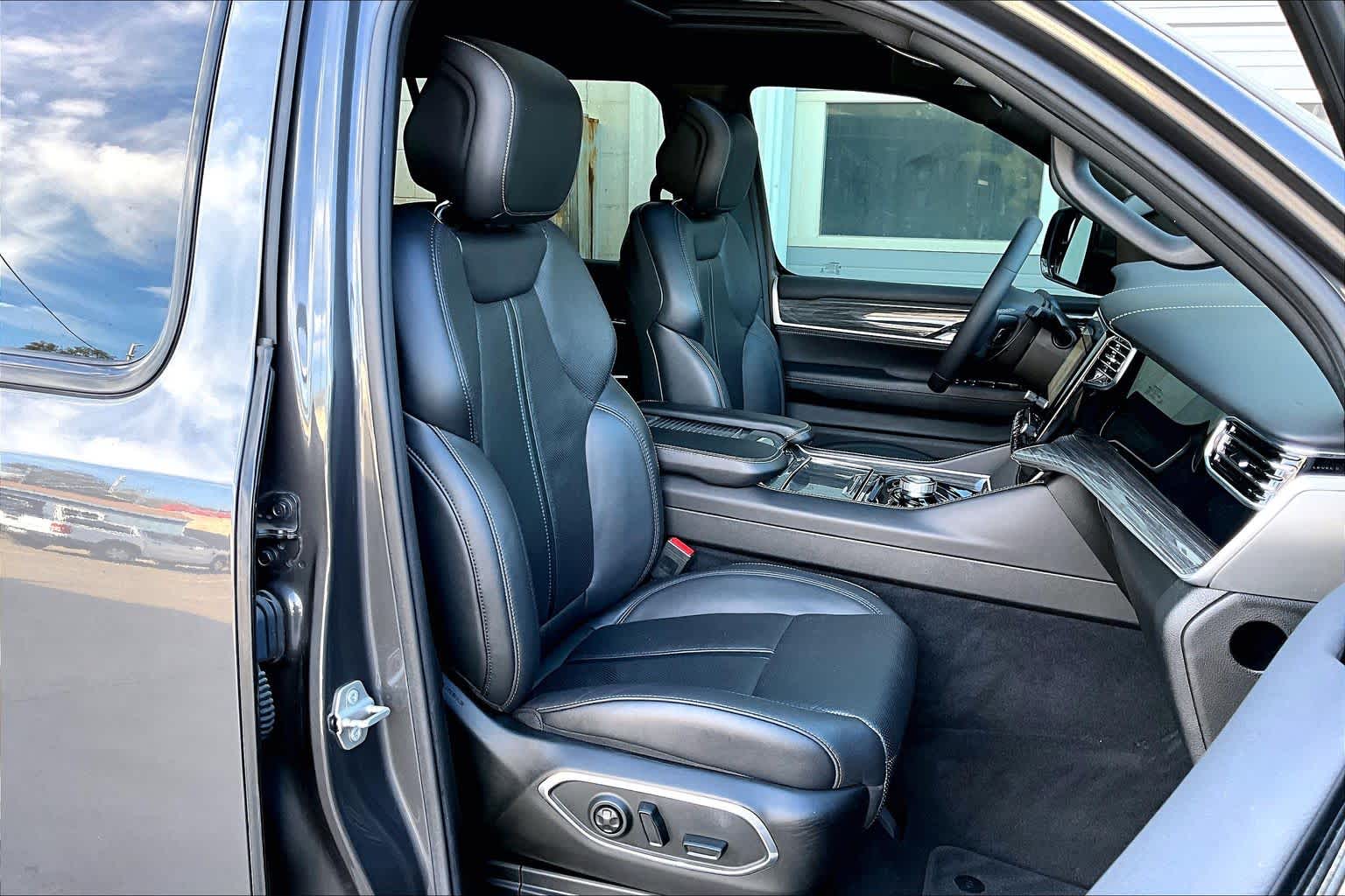 2022 Jeep Wagoneer