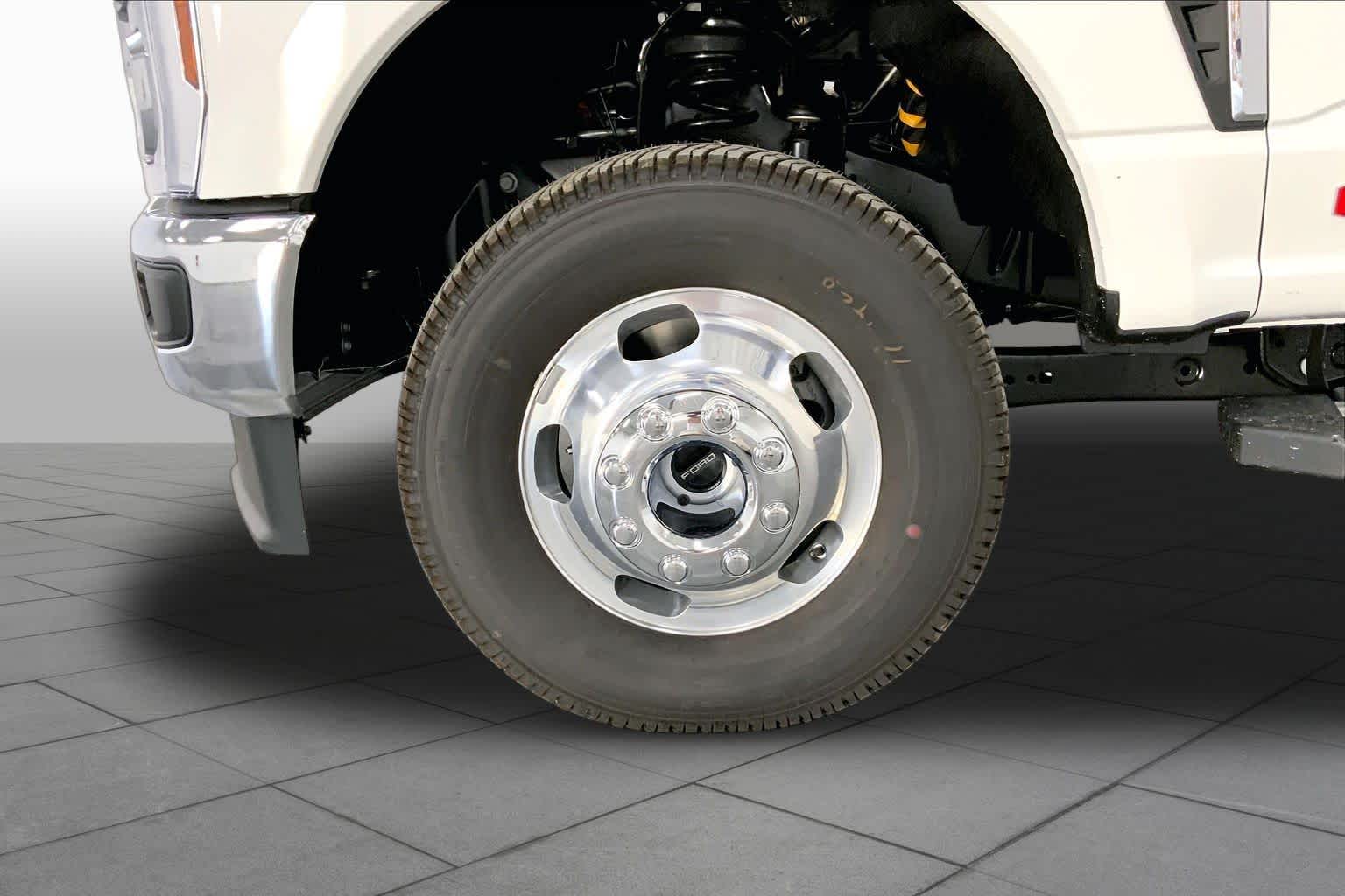 2027 Ford Super Duty F-350 DRW Pickup