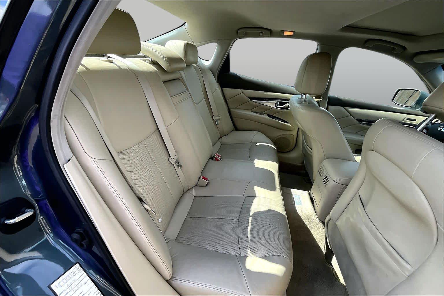 2012 INFINITI M37