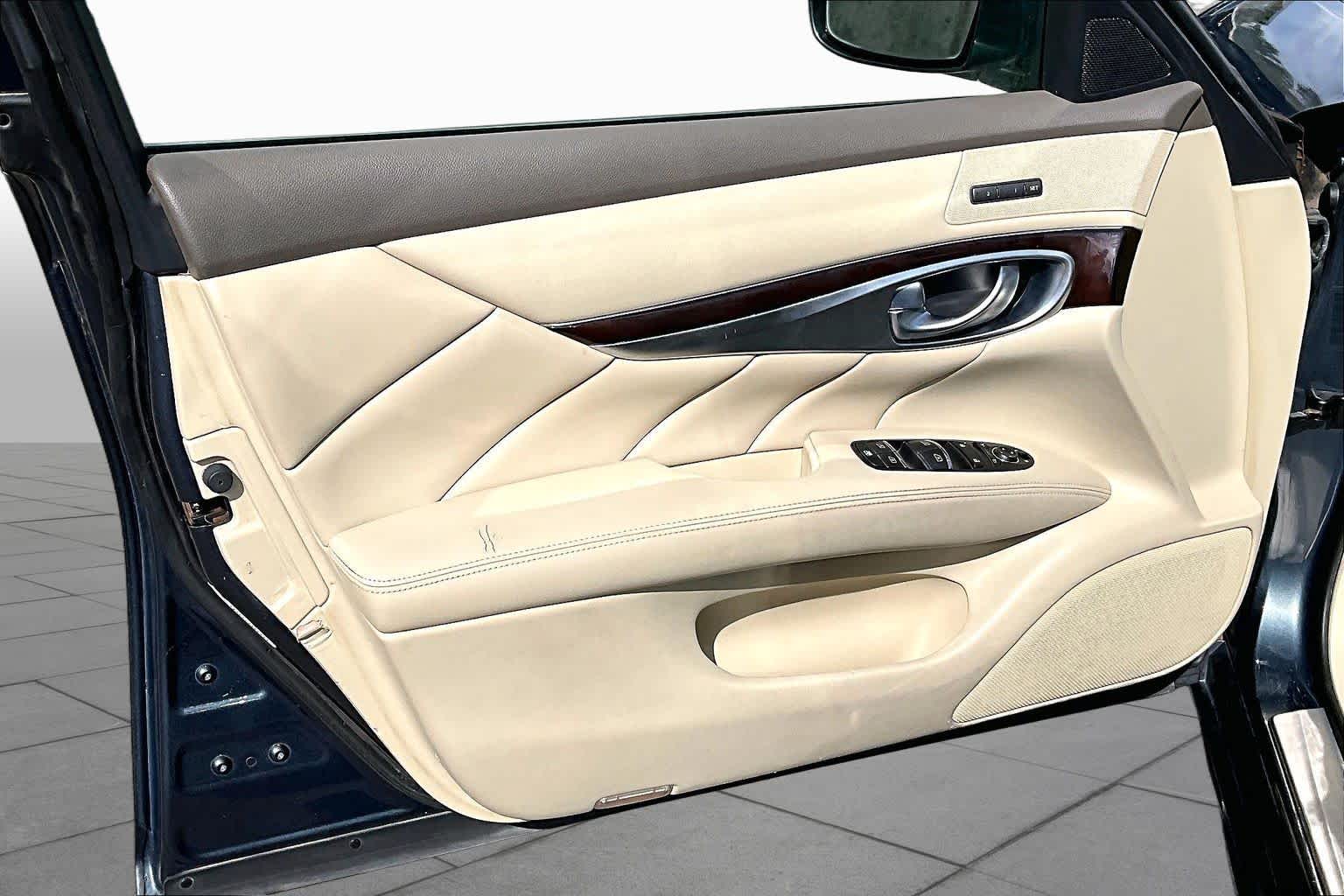 2012 INFINITI M37
