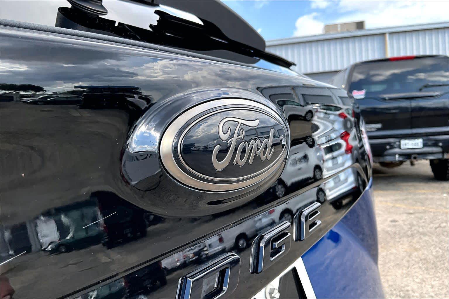 2023 Ford Edge