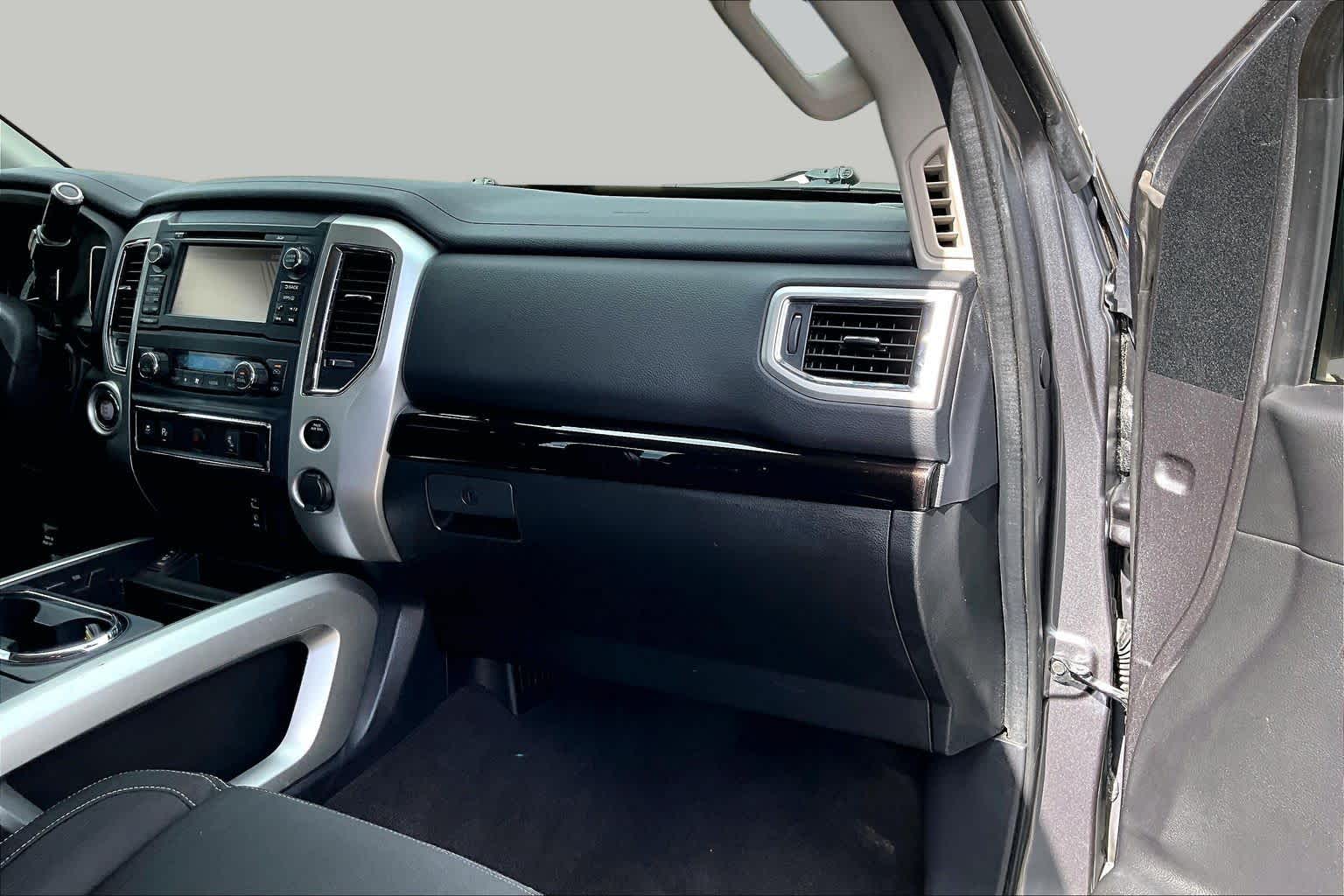 2017 Nissan Titan