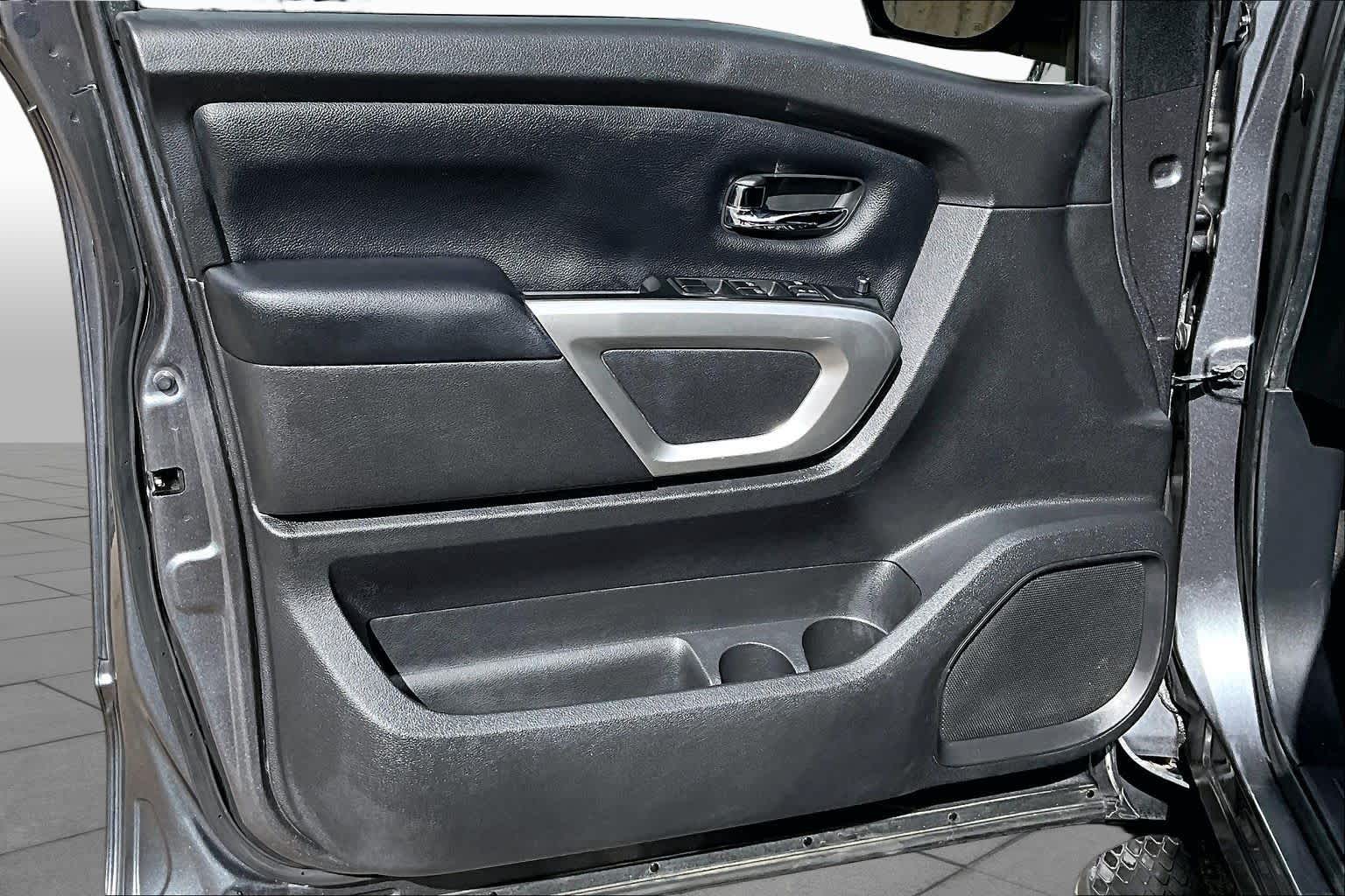 2017 Nissan Titan
