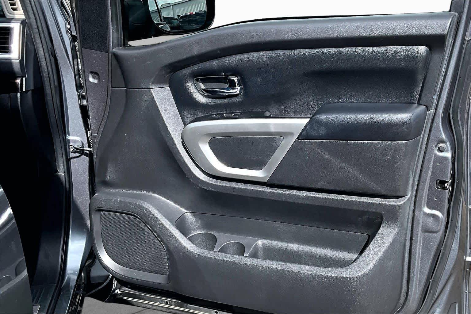 2017 Nissan Titan